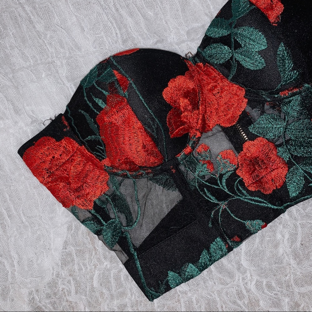 Mesh Rose Patterned Crop - Picture 4 of 6